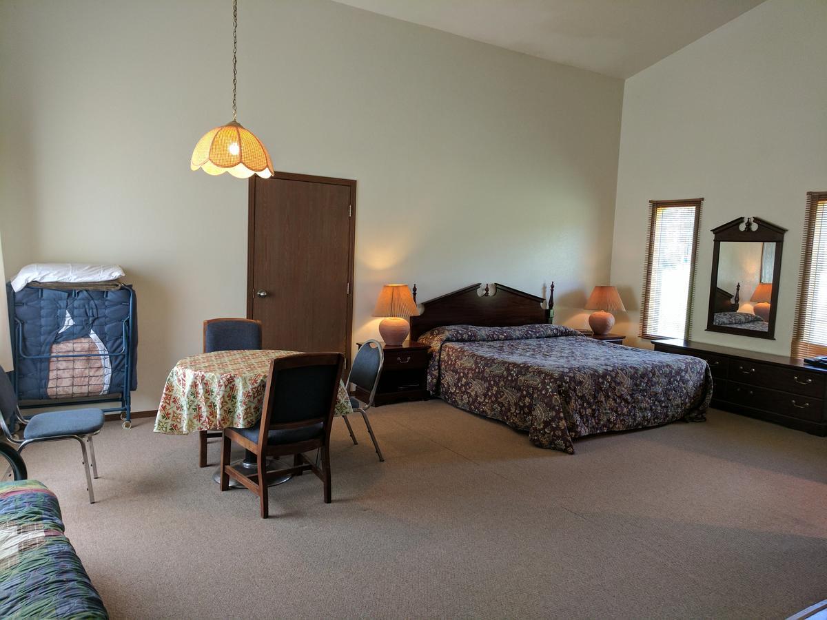 Rock Creek Mercantile & Motel Clinton Kültér fotó